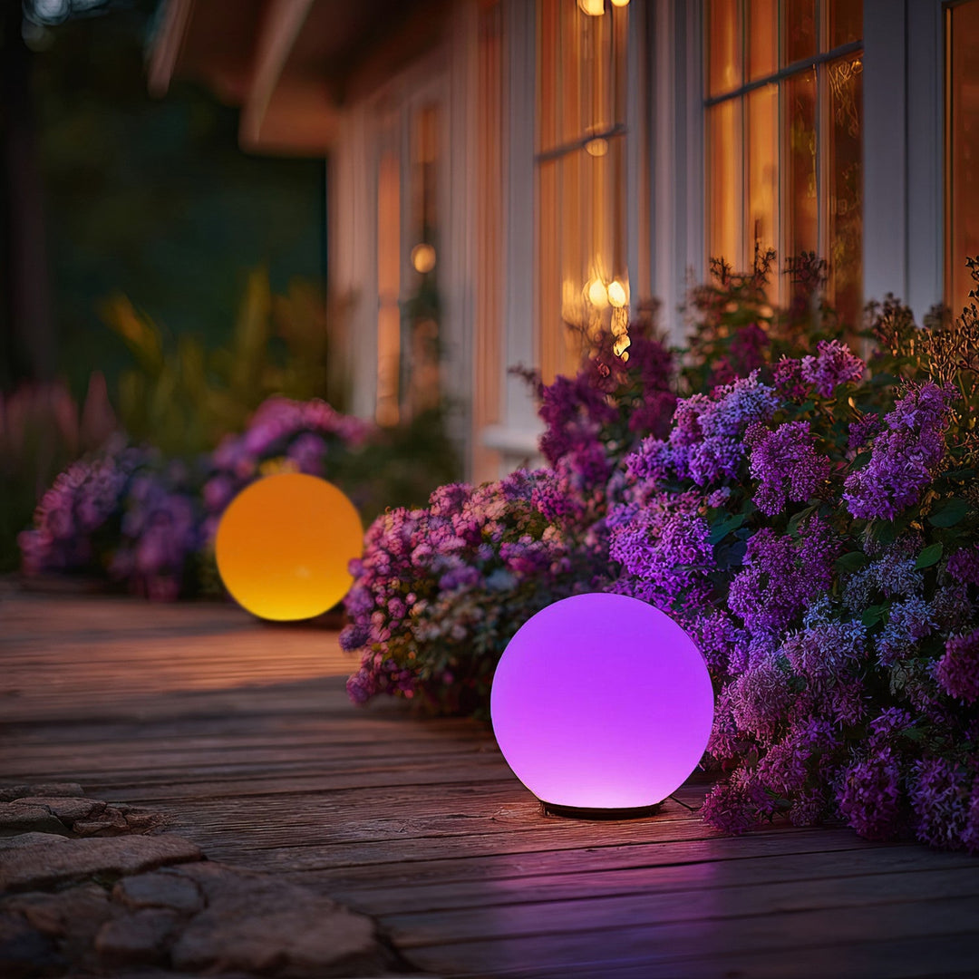 Fritstående solcellelampe til haven GB167 – kugle 30x30x63 cm, farvet LED