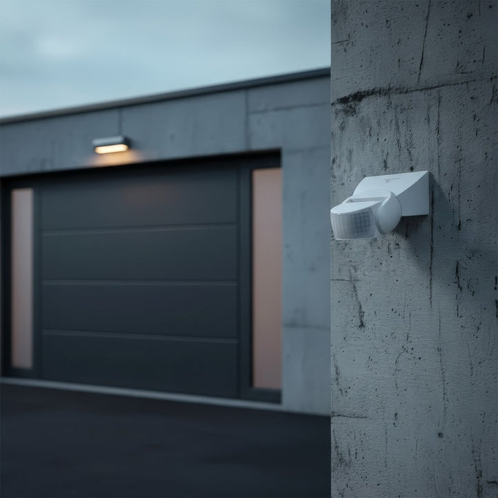 Infrarød bevægelsessensor med fjernbetjening IP65, maks. 800 W (glødepære), maks. 1200 W (LED) MCE241 Maclean Energy