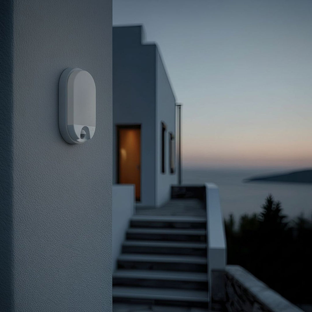 LED-lampe med infrarød bevægelsessensor MCE340 W 1100lm 15W IP54 Maclean Energy farve hvid, farvetemperatur naturlig hvid (4000K)