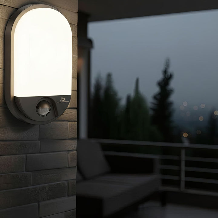 LED-lampe med infrarød bevægelsessensor MCE340 GR 1100lm 15W IP54 Maclean Energy farve grå, farve naturlig hvid (4000K)