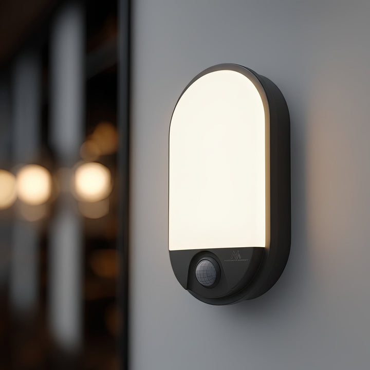 LED-lampe med infrarød bevægelsessensor MCE340 GR 1100lm 15W IP54 Maclean Energy farve grå, farve naturlig hvid (4000K)