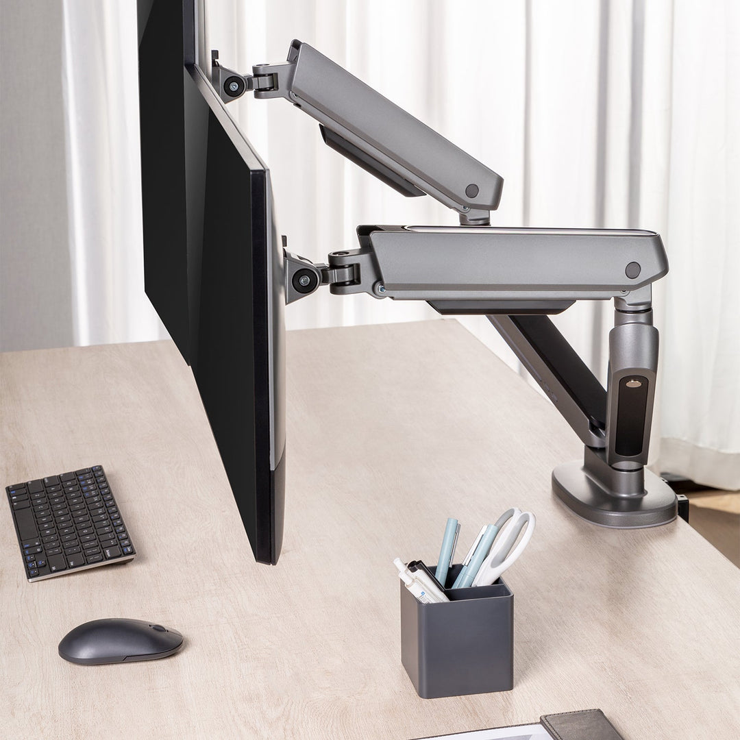 NanoRS-holder til to gaming-skærme, RGB-LED-belysning, 17-32", maks. 9 kg, VESA 75x75 / 100x100, RS166
