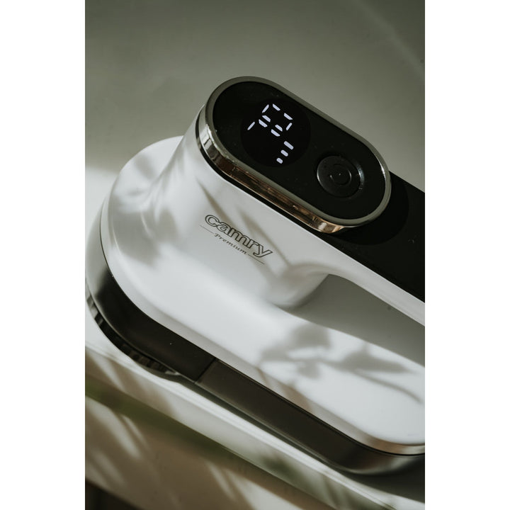 Barbermaskinen er af mærket Camry, LCD-display, Li-Ion-batteri, hvid og sort, CR 9620