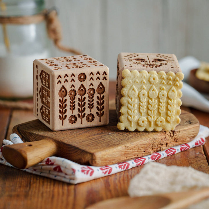 Graveret kagebrik Goody Woody, 6 cm, bøgetræ, 6 mønstre, skandinavisk stil