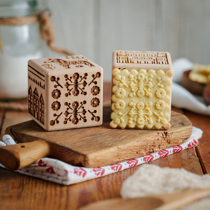 Graveret kagebrik Goody Woody, 6 cm, bøgetræ, 6 mønstre, skandinavisk stil