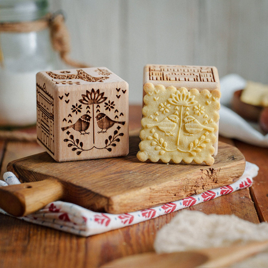 Graveret kagebrik Goody Woody, 6 cm, bøgetræ, 6 mønstre, skandinavisk stil