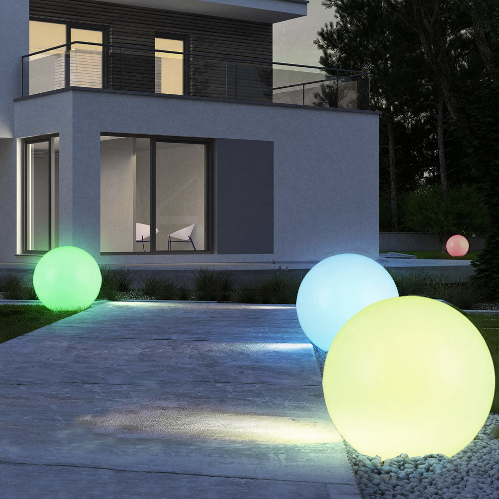 Fritstående solcellelampe til haven GB167 – kugle 30x30x63 cm, farvet LED, 4 stk.