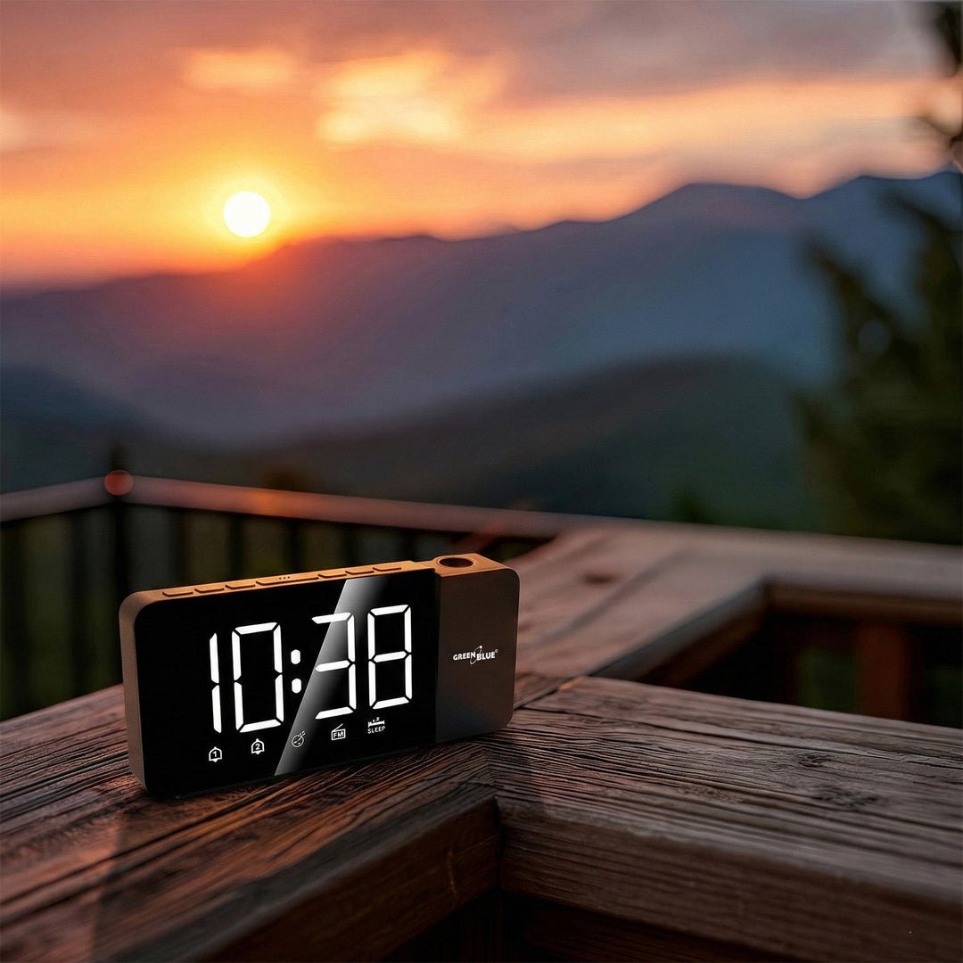 Digital LED-radio med GreenBlue-projektor, FM-radio, alarm, 12/24-timers ur, USB 5V DC + CR2032 strømforsyning, GB172