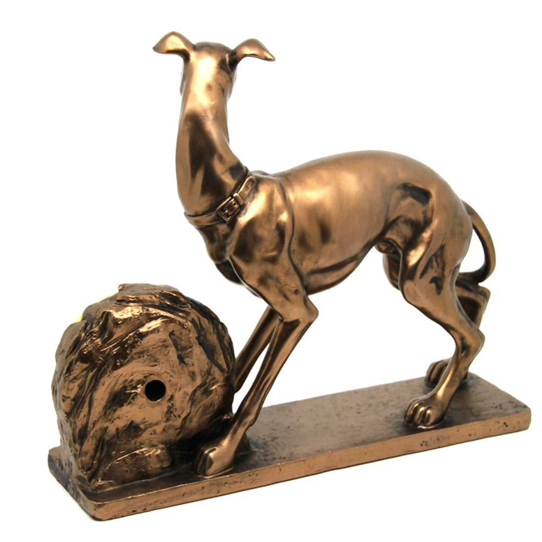 Figur af en hund, Chart, Ur, Brun dekorativ skulptur, Queen Isabel