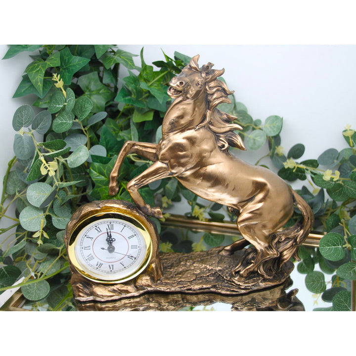 Figur af en klatrende hest, ur, bronzefigur, romertal, dronning Isabel