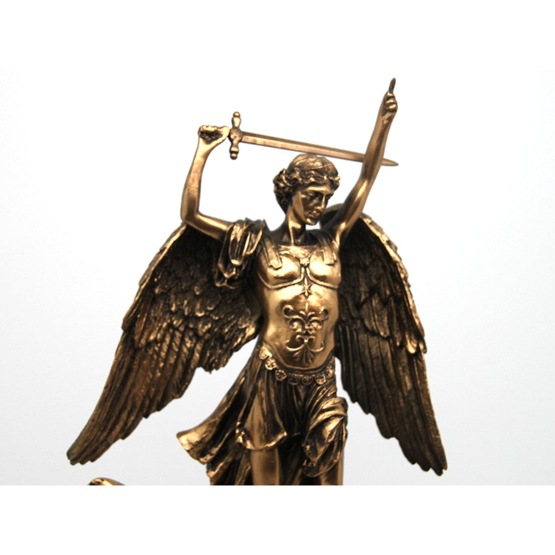 Figur af ærkeenglen Michael, ur, brun religiøs skulptur, Queen Isabel