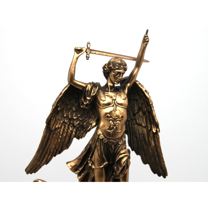 Figur af ærkeenglen Michael, ur, brun religiøs skulptur, Queen Isabel