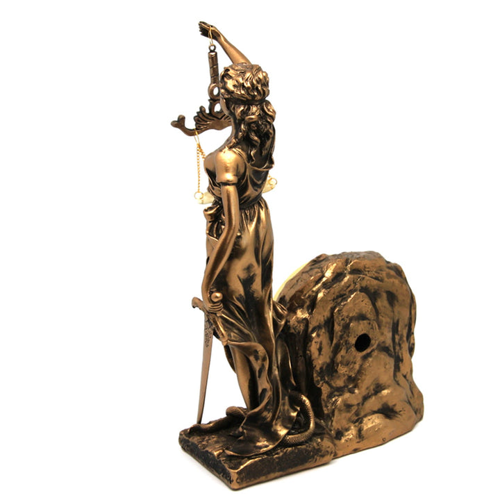 Figur af Themis, gudinde for retfærdighed, ur, dronning Isabel
