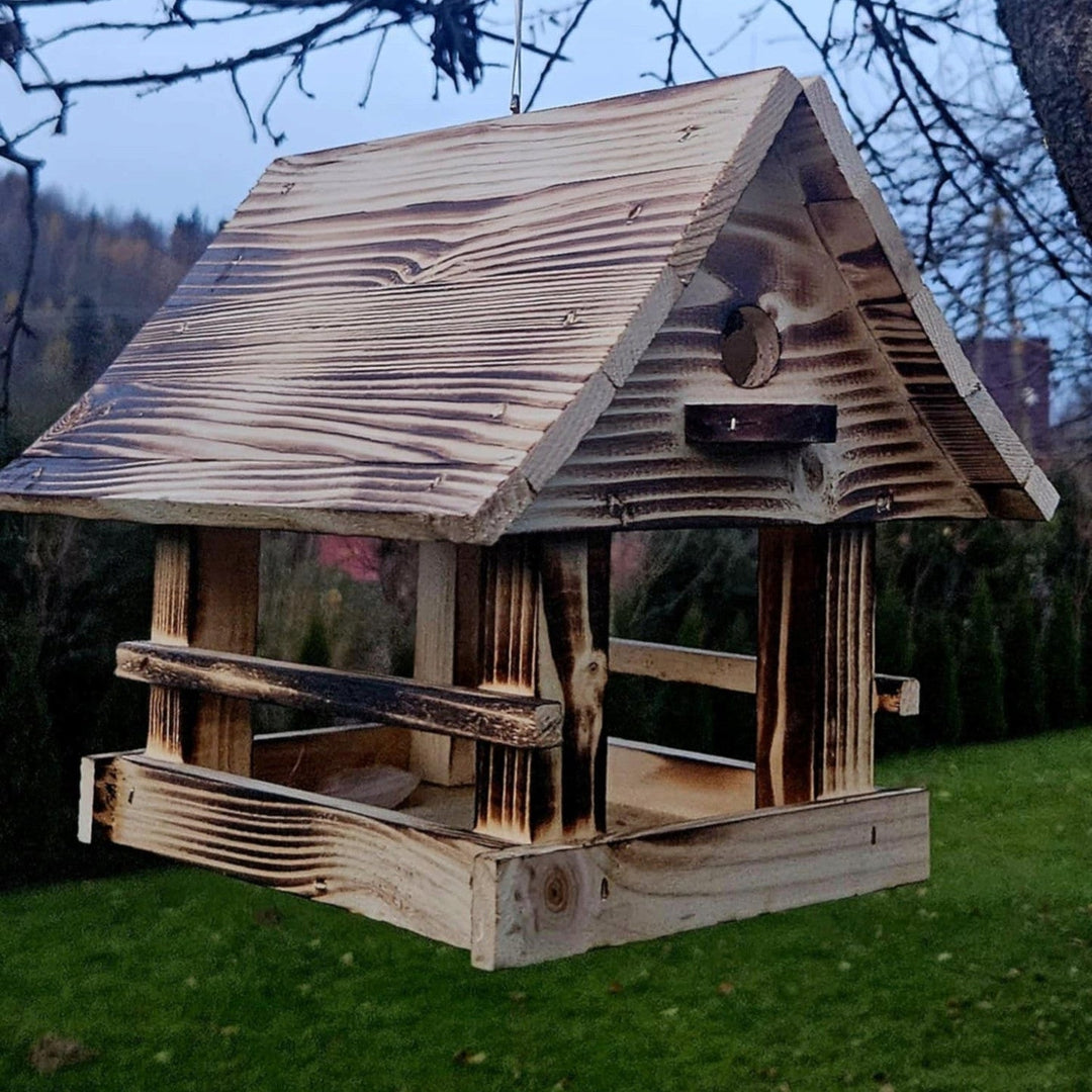 Woodok fuglefoderhus, træ, brændt, ophængskrog + fuglefrø 1 kg