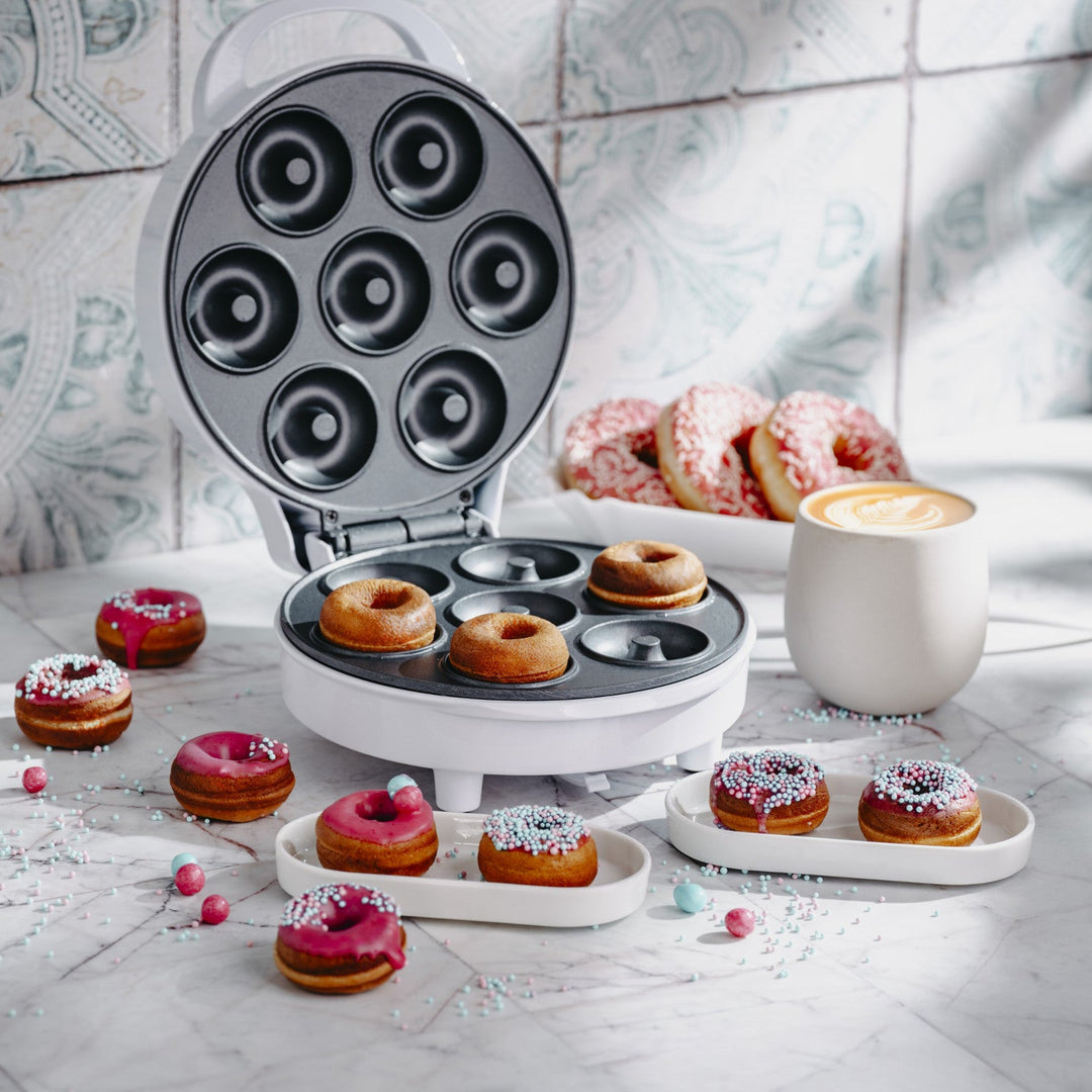 Adler donutbager, til 7 donuts, non-stick belægning, hvid, 1500 W, AD 3075