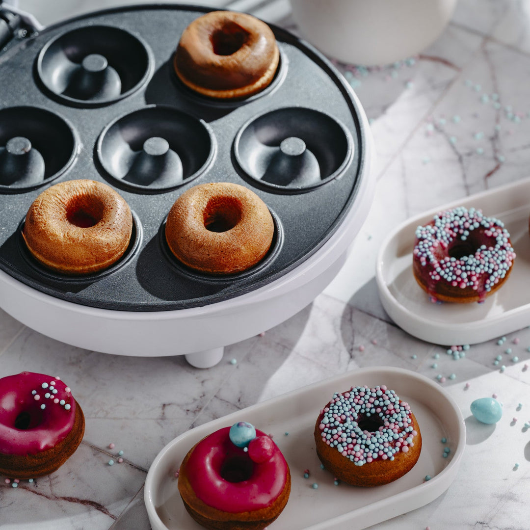 Adler donutbager, til 7 donuts, non-stick belægning, hvid, 1500 W, AD 3075