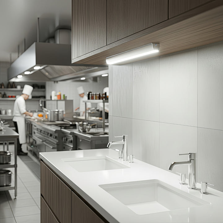 2 stk. Maclean LED-køkkenlampe, til montering under skab, 9 SMD, batteridrevet, PIR-sensor med tænd/sluk-funktion, MCE166 + 6 stk. R-06/AA/LR06-batterier, 1,5 V, VARTA Longlife Power