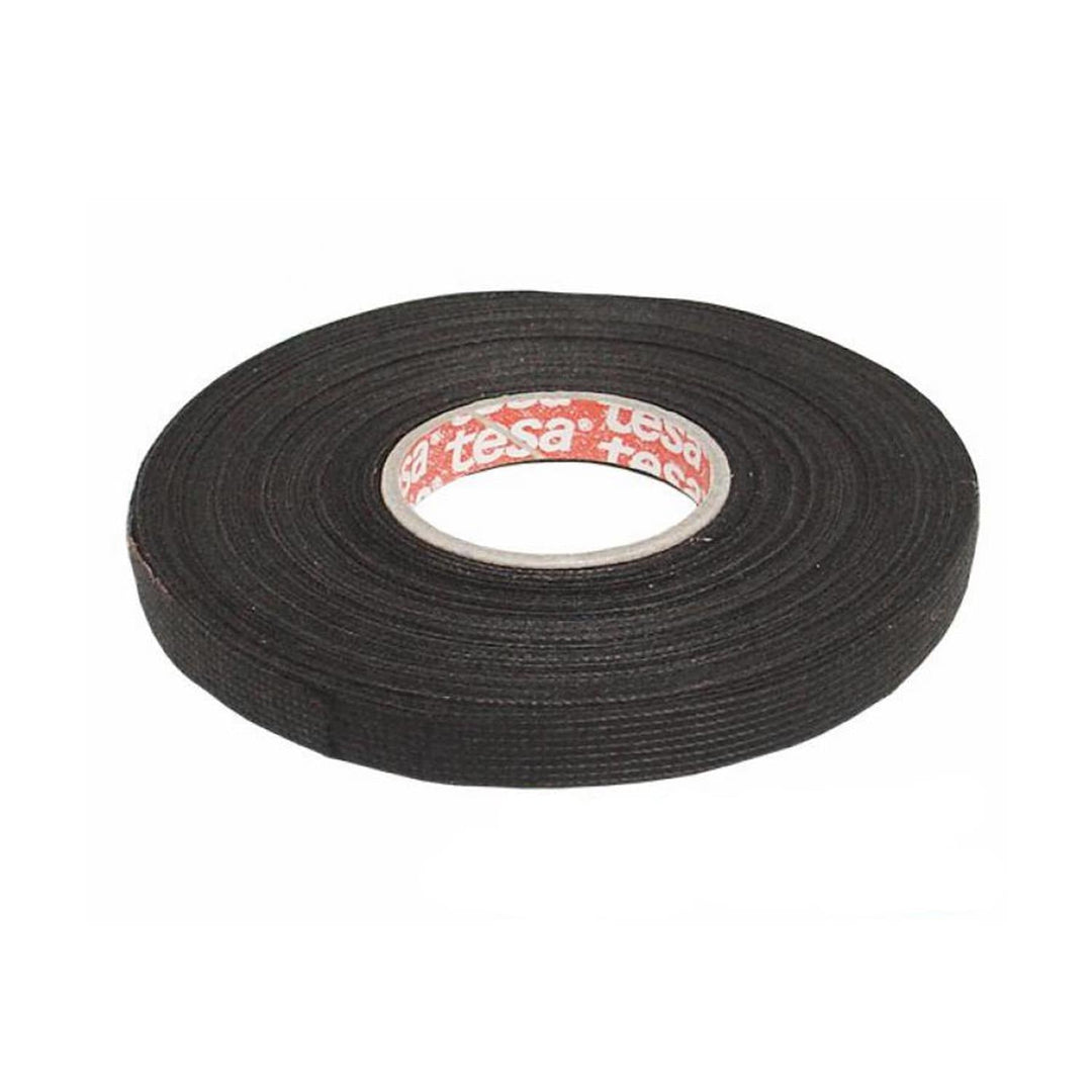 TESA 15 m/19 mm isoleringstape til biler, fremstillet af PET-fiber, der sikrer fleksibilitet og støjdæmpning.