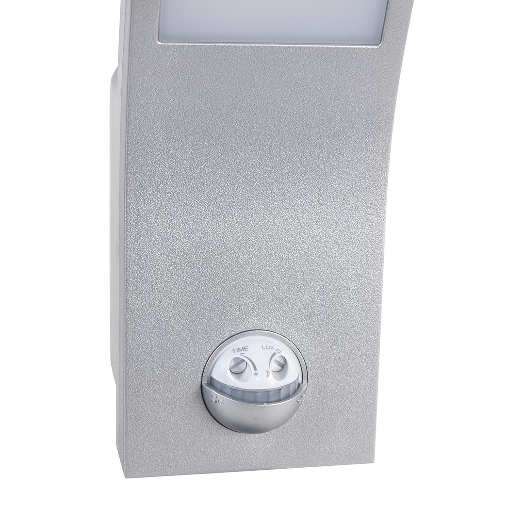 LED-lampe med infrarød bevægelsessensor MCE244 S 750 lm 10 W IP54 Maclean Energy, sølvfarvet