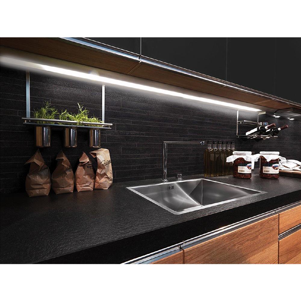Underbords LED-lineær lampe, sæt med 2 moduler med fjernbetjening og strømforsyning Maclean Energy MCE245 – maks. 4 moduler på én strømforsyning