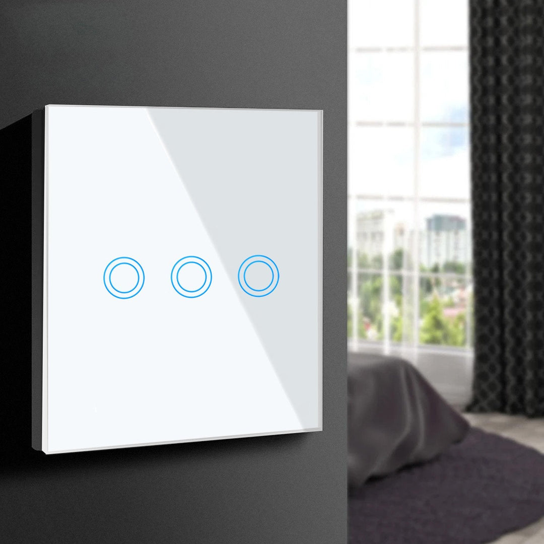 Berøringsfølsom lyskontakt, tredobbelt, glas, hvid med rund knap Maclean Energy MCE705W, mål 86x86 mm, med baggrundsbelysning af knappen