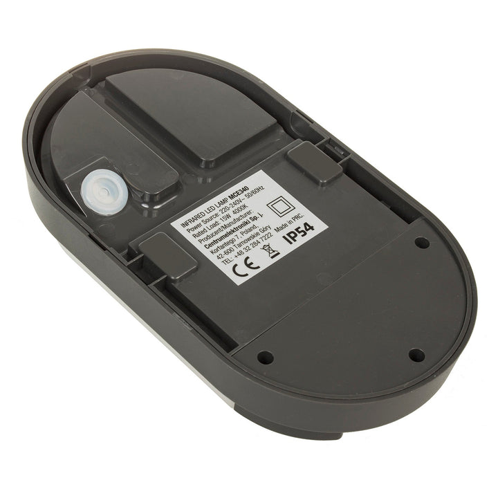 LED-lampe med infrarød bevægelsessensor MCE340 GR 1100lm 15W IP54 Maclean Energy farve grå, farve naturlig hvid (4000K)