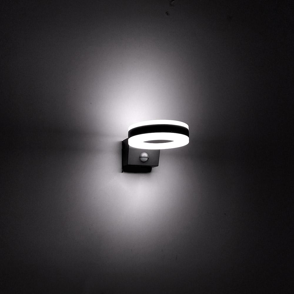 Væglampe med LED og PIR-sensor Maclean Energy MCE365 - PC+ALU, 20W (1700lm) Neutral White 4000K IP65 grå