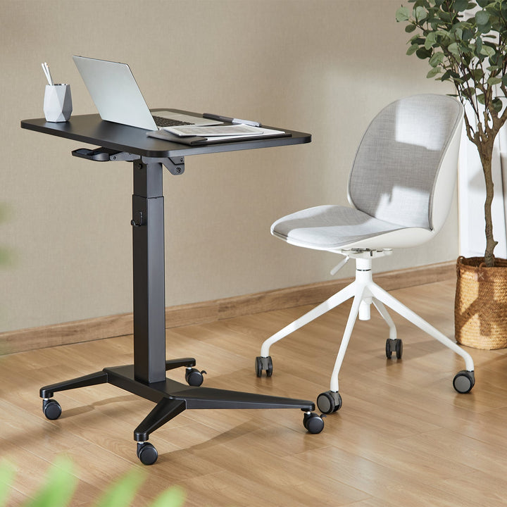 Mobil skrivebord til bærbar computer Maclean, sort, pneumatisk højdejustering, 80x52 cm, maks. 8 kg, 109 cm høj, MC-453B