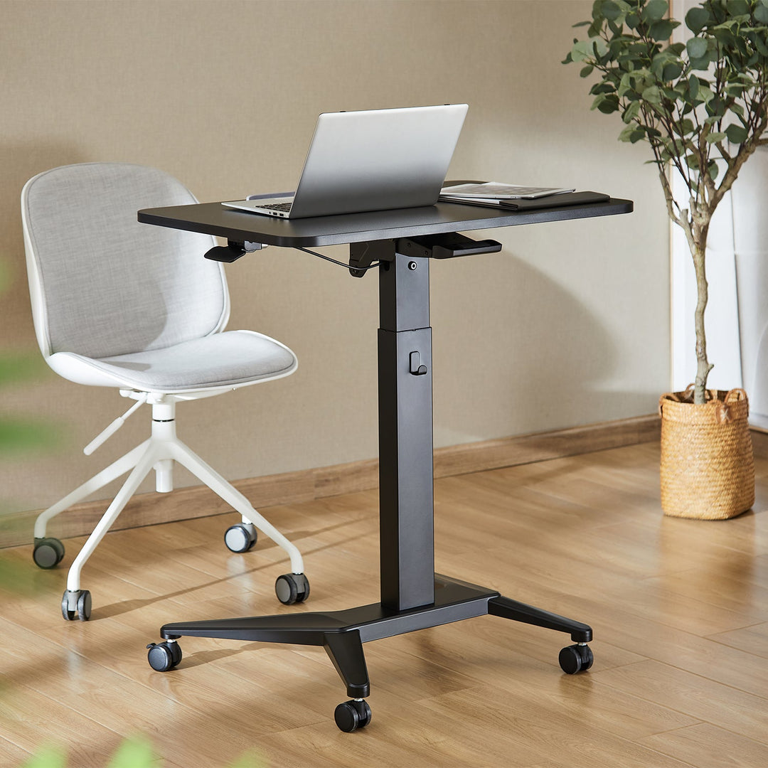 Mobil skrivebord til bærbar computer Maclean, sort, pneumatisk højdejustering, 80x52 cm, maks. 8 kg, 109 cm høj, MC-453B