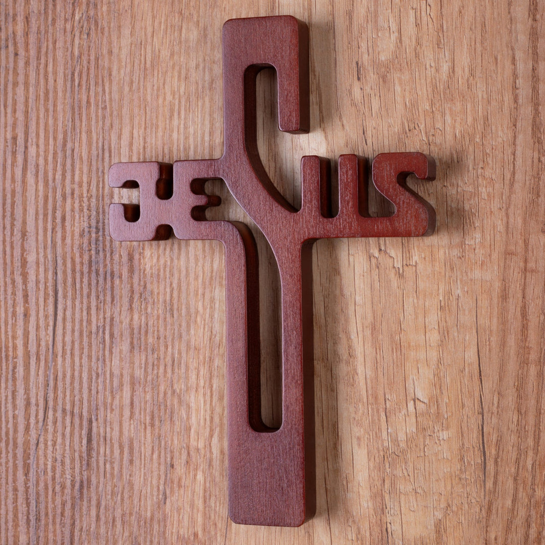 Træ kors med påskriften JEZUS, brun, 22 x 14 x 1,6 cm