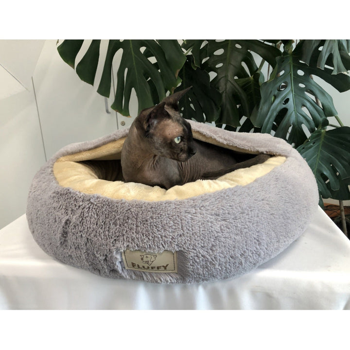 Blødt og behageligt leje til kat/hund FLUFFY i lysegrå farve 50 cm