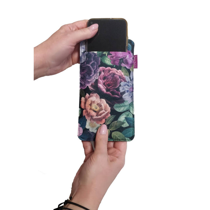 Bertoni smartphone-etui, af økologisk filt, 105 x 195 mm, mønster Enigma, EE0025