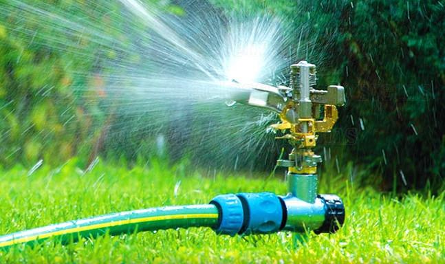 Professionel pulsatorisk sprinkler på stift Cellfast Lux
